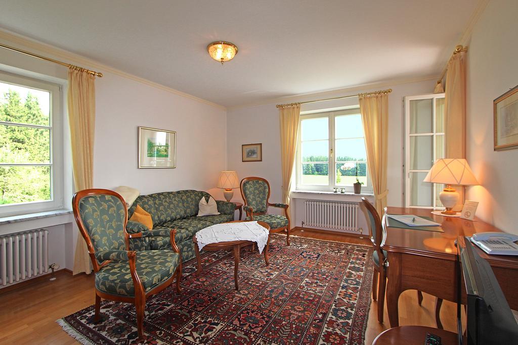 Gaestehaus Schloss Kronburg Eksteriør bilde